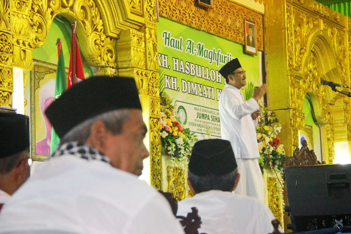 Gus Ipul menghadiri Haul Al Maghfuriin dua ulama besar, yakni KH Hasbulloh dan KH Dimyati di Desa Kasim, Blitar, Kamis, 15 Februari 2018. (Foto: ngopibareng.id)