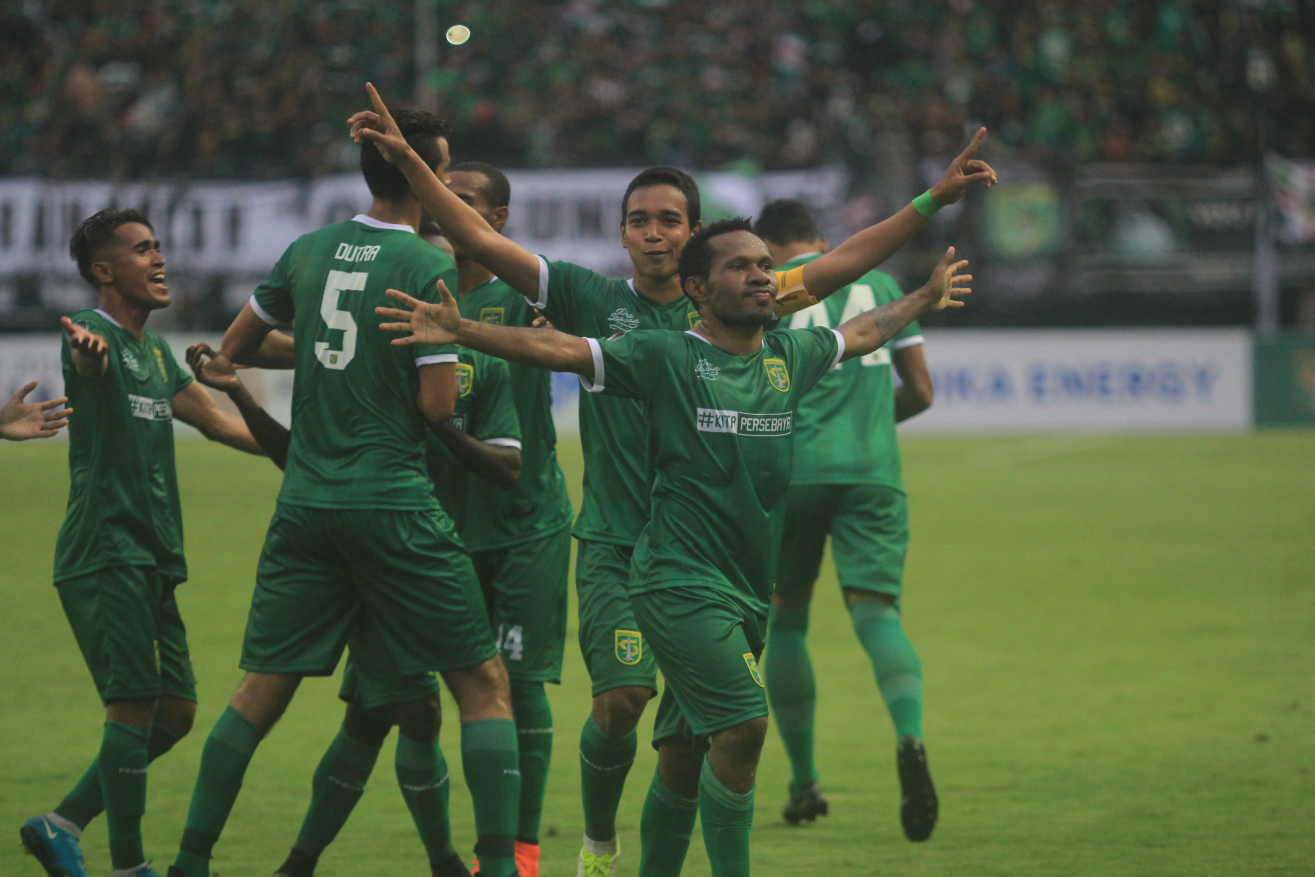 Persebaya meraih kemenangan telak di laga ujicoba melawan tuan rumah  PSS Sleman, sore tadi.  foto:ngopibareng.id