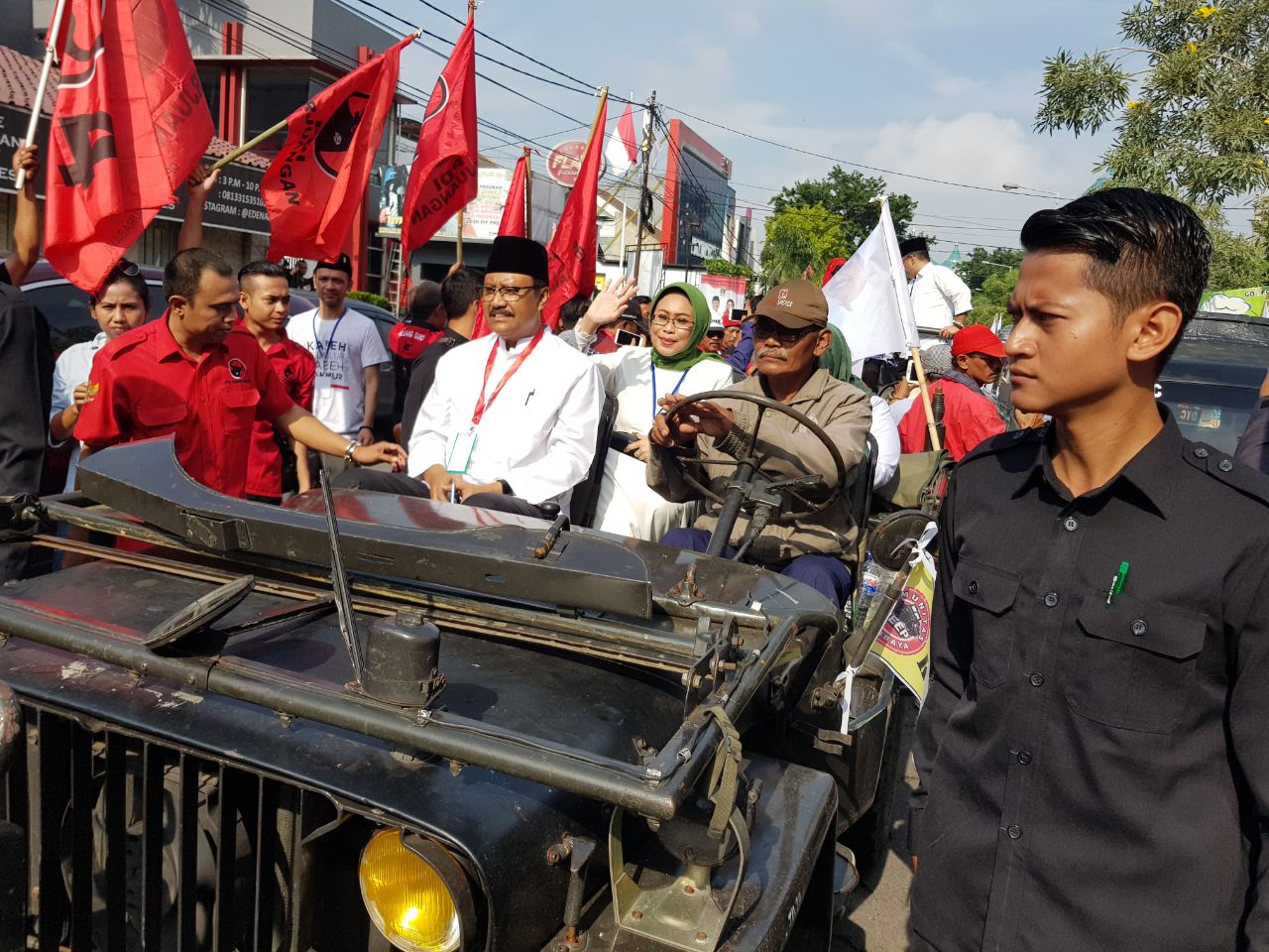 Gus Ipul ketika diarak menuju lokasi kampanye damai. (Foto : Istimewa)