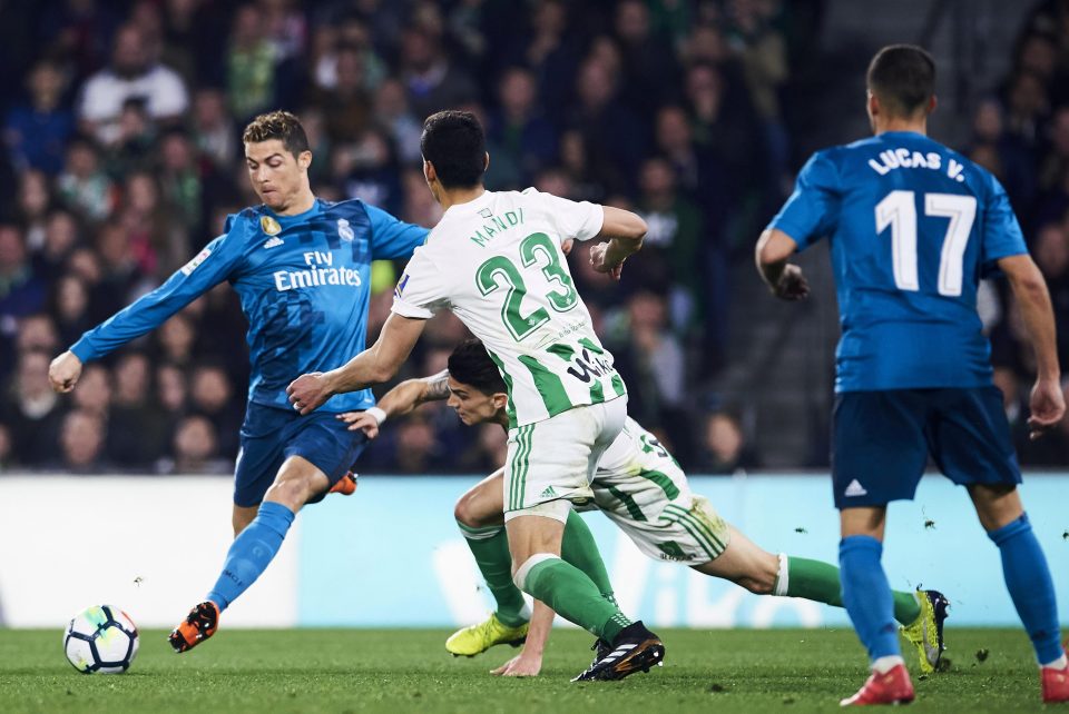 Bintang Real Madrid, Cristiano Ronaldo mencetak gol ke empat ke gawang Real Betis, dini hari tadi. foto;gettyimages