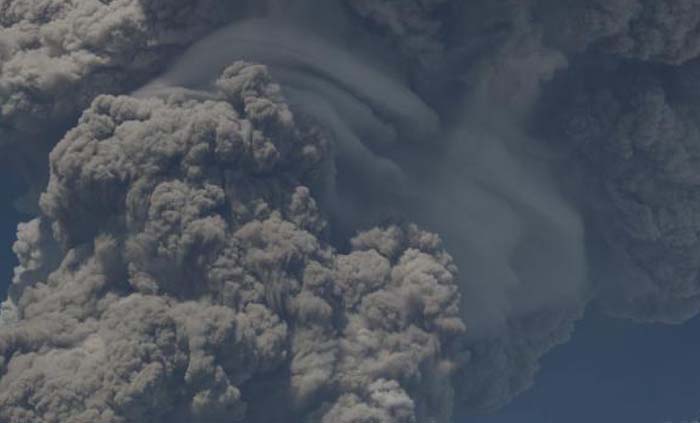Erupsi besar Gunung Sinabung di Sumatera Utara yang terjadi hari ini, Senin 19 Februari 2018. (foto: pikiran rakyat)