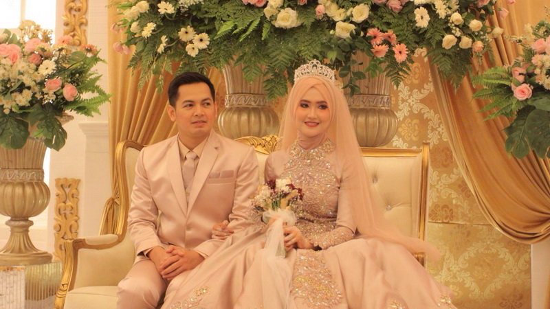 Tommy Kurniawan bersama Sang istri, Lisya Nurrahmi.