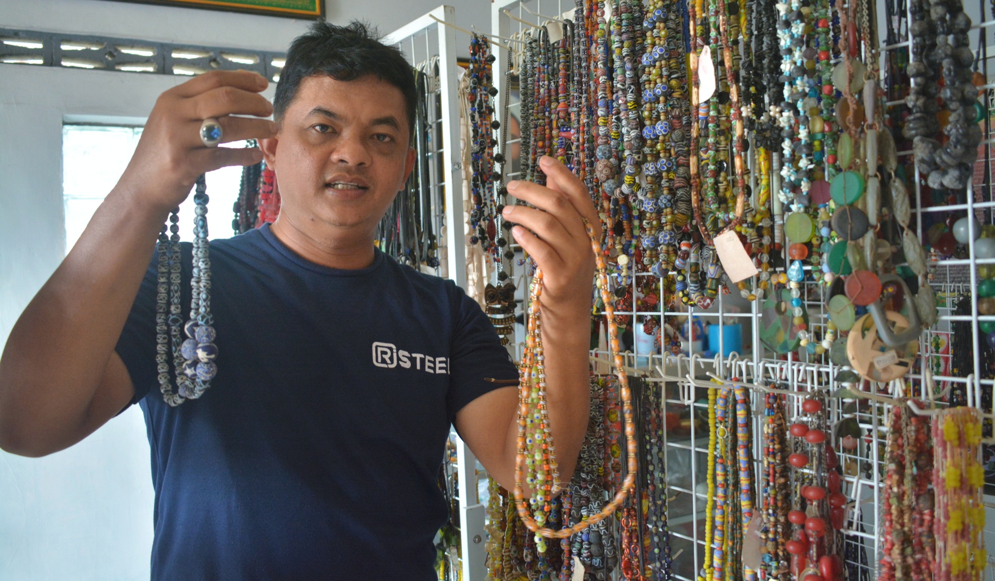 Prayit pebisnis manik-manik yang tergabung di Semen Indonesia. (foto: hrs/ngopibareng)