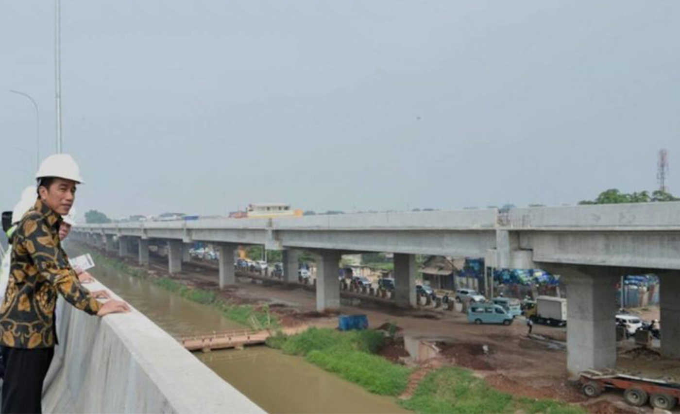 Jokowi meninjau Proyek Tol Becakayu/netJokowi meninjau Proyek Tol Becakayu/net