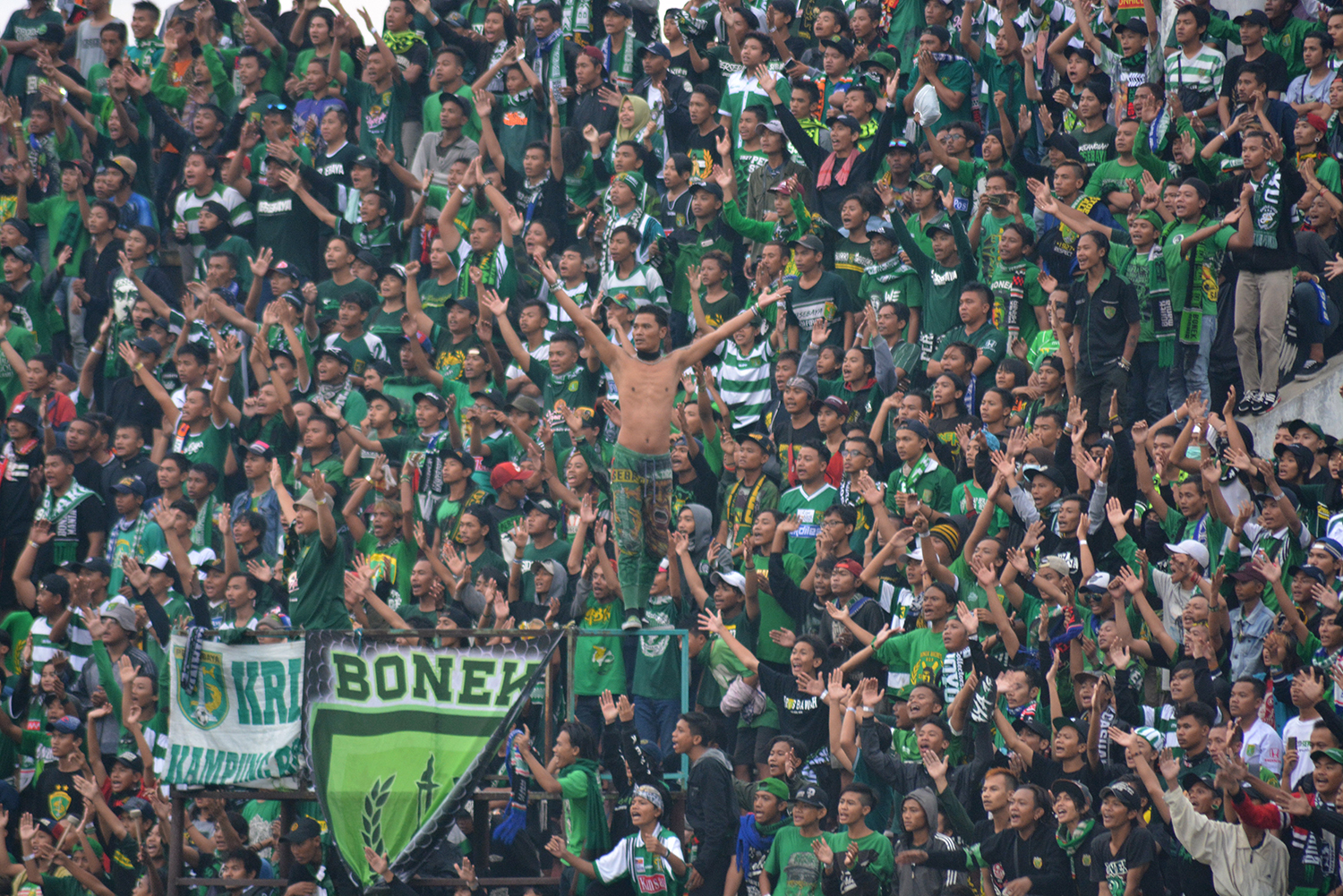 Bonek Mania, Suporter Persebaya Surabaya. (foto: dok ngopibareng.id)