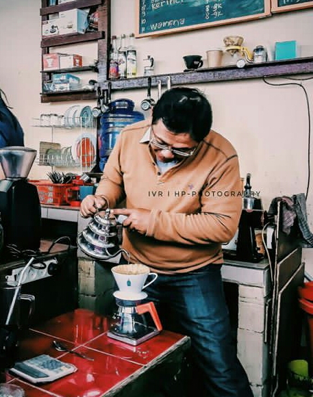Semua dari biji kopi yang sudah disangrai secara khusus. Dengan level-level sangrai tertentu agar kopinya bisa nikmat.
