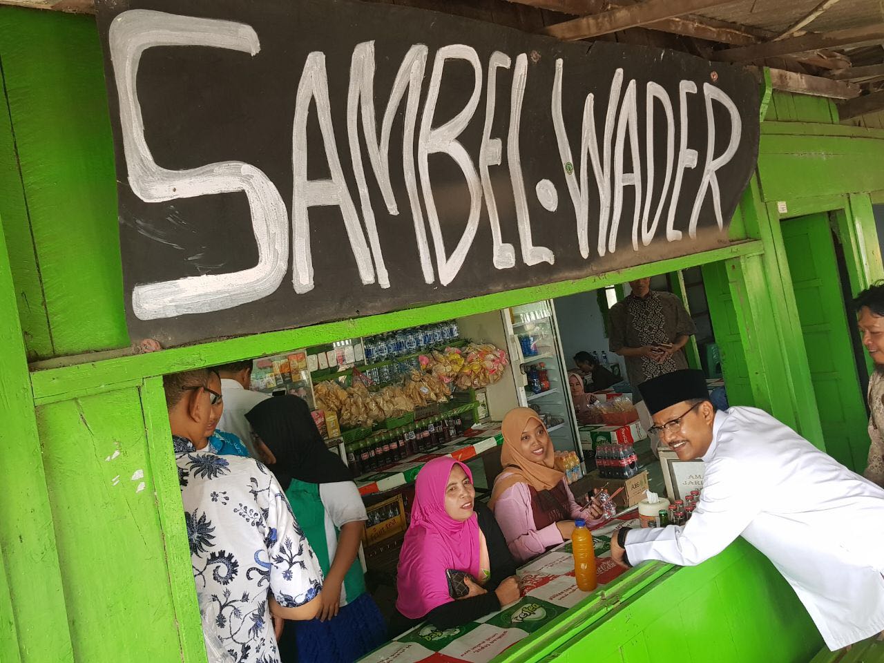 Gus Ipul mampir menikmati sambel wader khas Majapahit di 