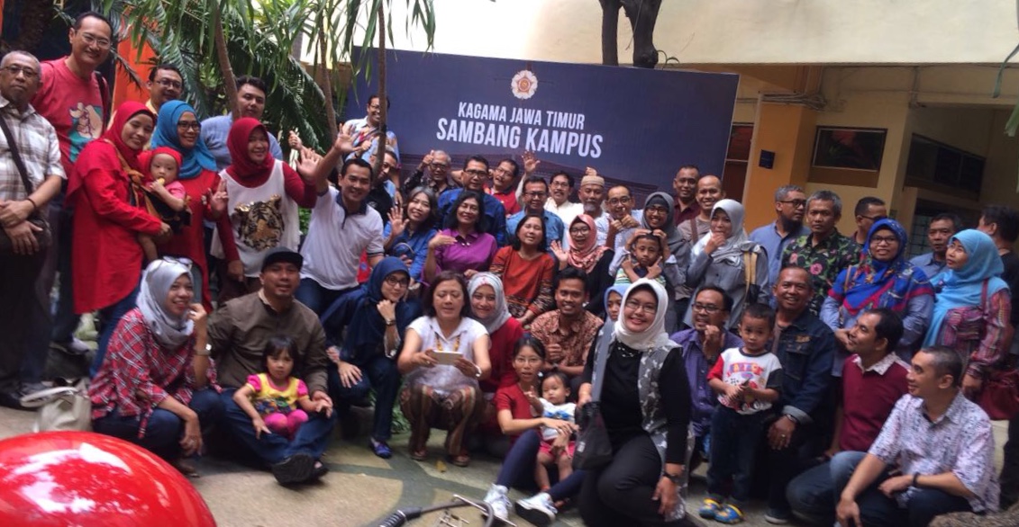 Foto bersama menjadi agenda wajib setiap Kagama Jatim kumpul-kumpul.