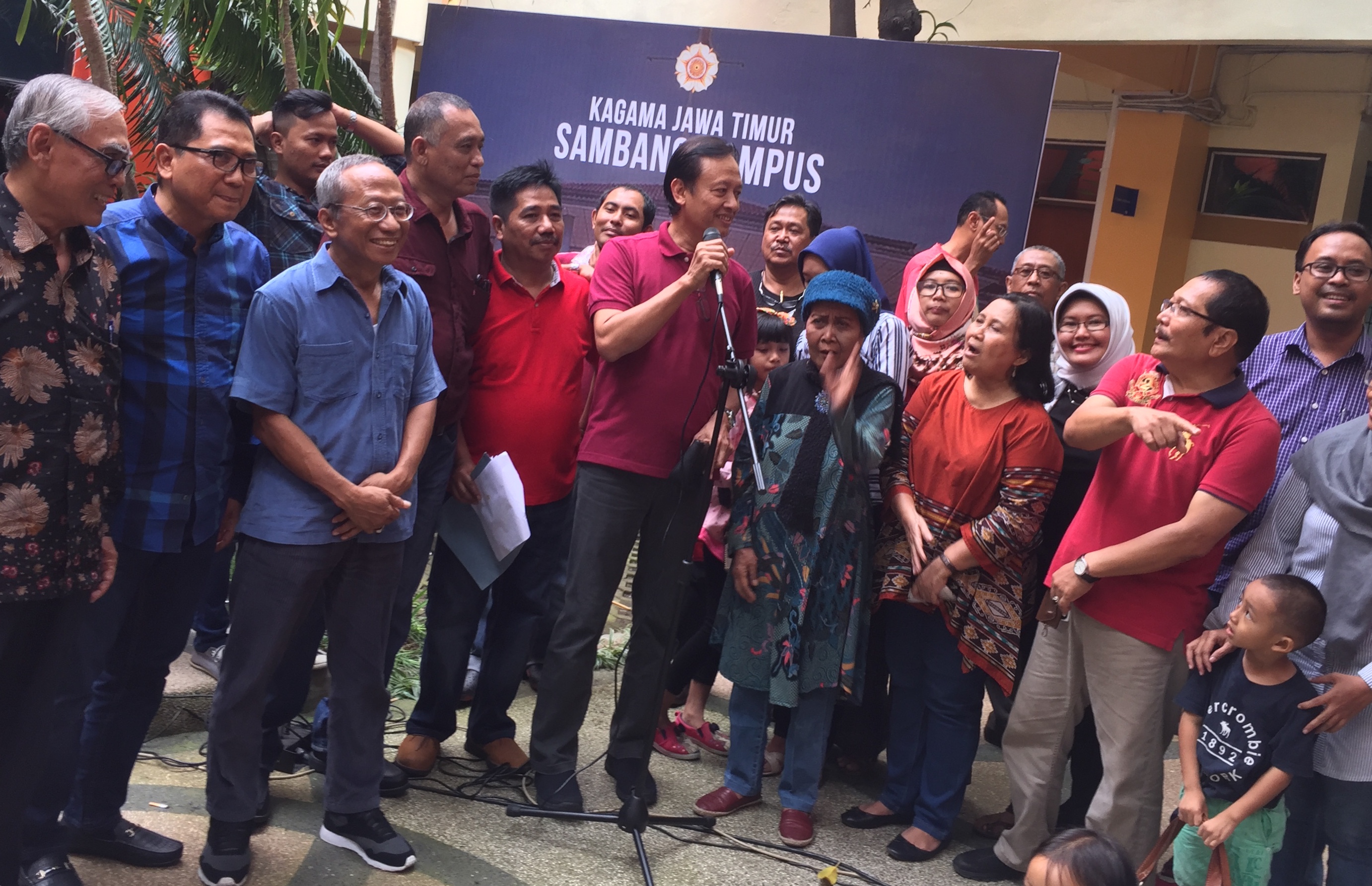 Mangan ora mangan sing penting kumpul.