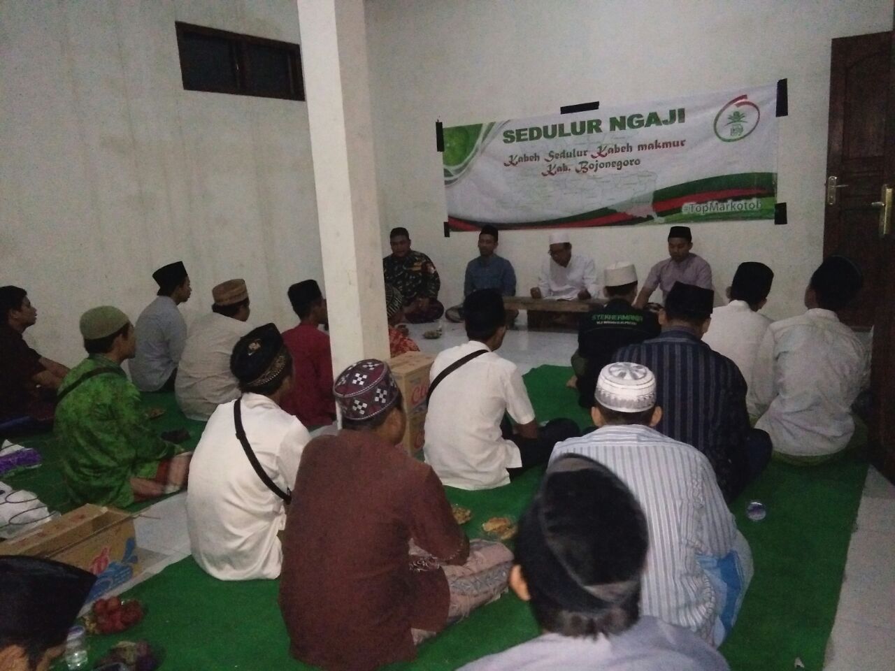  Relawan Gusti (Gus Ipul – Mbak Puti) Bojonegoro menggelar acara Sedulur Ngaji di Pondok Pesantren Misbahuddin Desa Ngemplak Bourno, Bojonegoro, Sabtu, 24 Februari 2018, malam. (Foto: Ist)