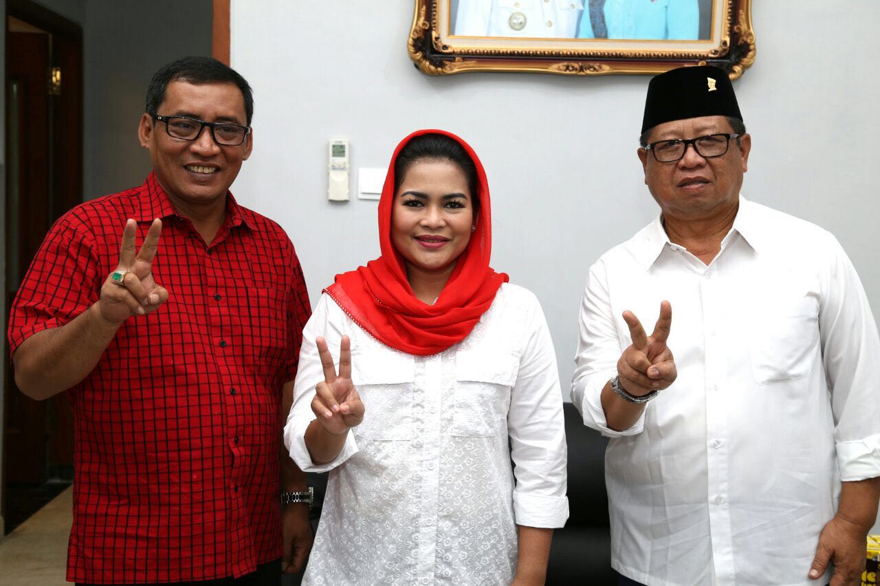 Puti bertemu dengan petahana Pilkada Tulungagung, Calon Bupati Syahri Mulyo dan Calon Wakil Bupati Maryoto Bhirowo. (Foto: Ist)