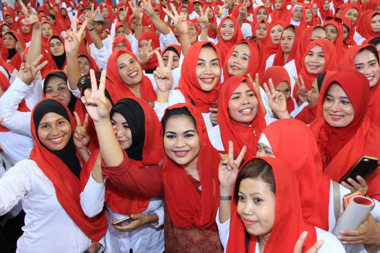 Puti Guntur Soekarno bersama Relawan Sarinah, di GOR Lembu Peteng, Senin, 26 Februari 2018. (Foto: Ist)