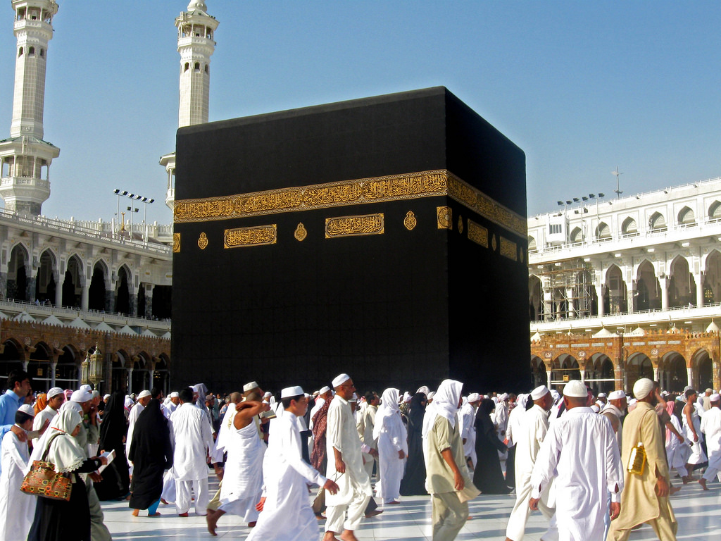 THAWAF: Jamaah haji ketika melakukan thawaf di dekat Baitullah, Mekkah. (foto: ist)