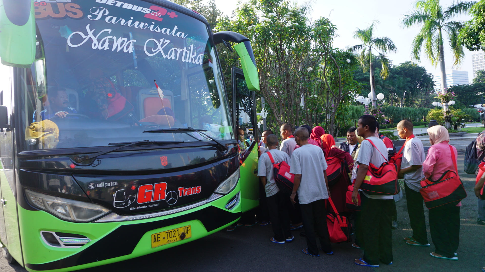 Proses pemulangan PMKS di Surabaya, Selasa, 27 Februari 2018. (Foto: Frd)