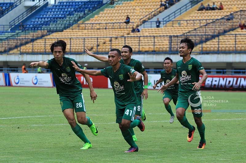 Pemain Persebaya saat tampi di Semifinal Liga 2. foto:ligaindonesia.id