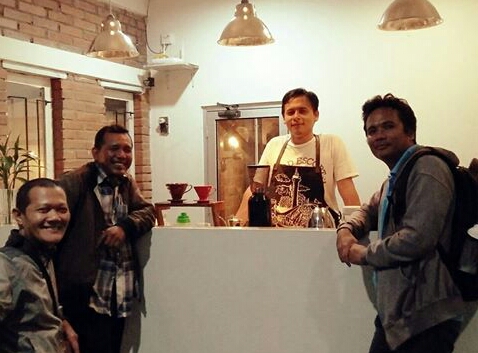 Kedai baru, cerita baru, dunia baru ketika para jurnalis juga ikut nyemplung di dunia kopi. foto:istimewa