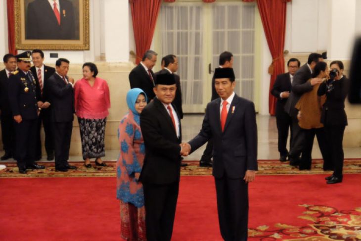 Presiden Joko Widodo saat melantik Heru Winarko sebagai Kepala Badan Narkotika Nasional di Istana Negara, Kamis 1 Maret 2018 (Foto: Istimewa)