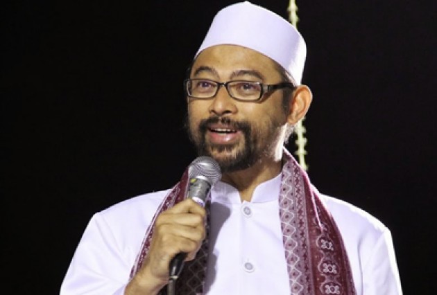 KH Luthfi Bashori, Pengasuh Pesantren Ilmu Al-Quran (PIQ) Singosari Malang.