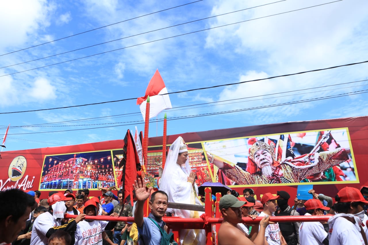 Mengarak Dewi. Foto:Kemenpar