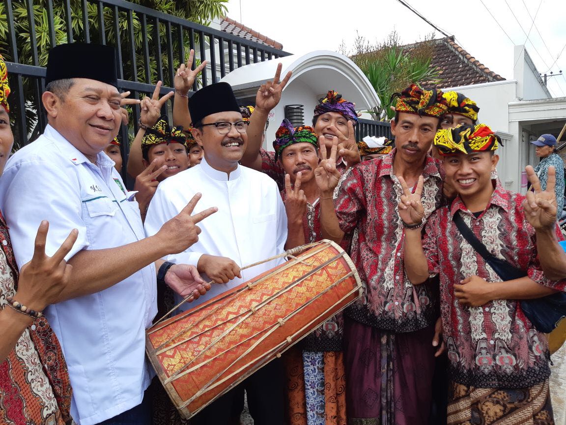 Gus ipul bersama Kelompok Nelayan Samudra Bakti dari Desa Bangsring, Kecamatan Wongsorejo, Kabupaten Banyuwangi, Sabtu, 3 Maret 2018. (Foto: Istimewa)