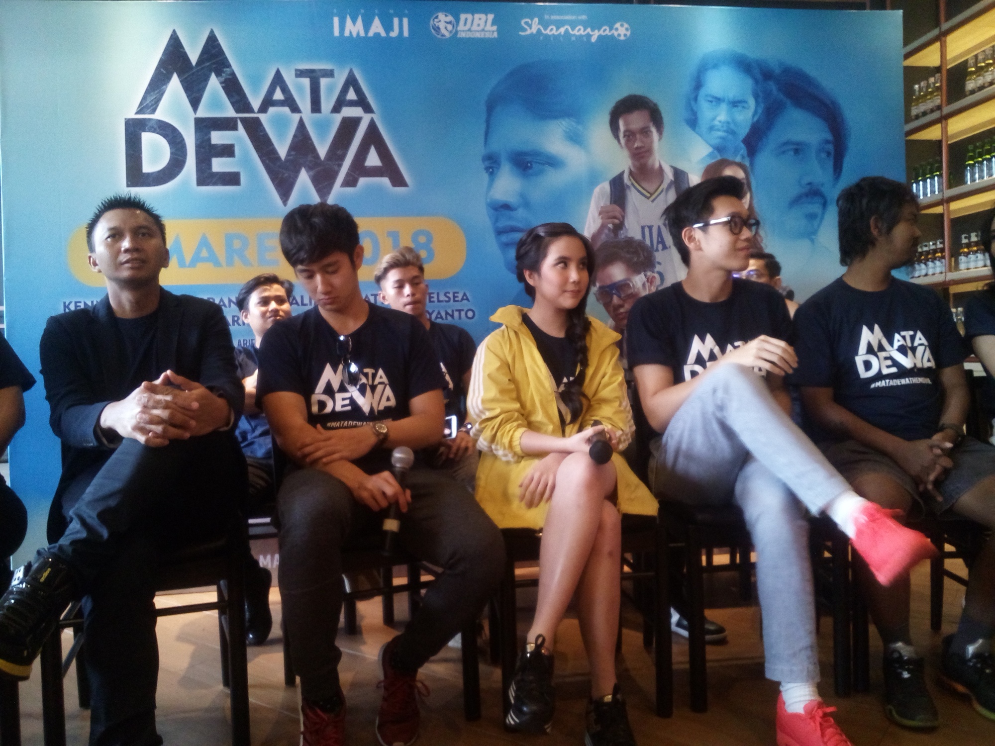 Pemeran film Mata Dewa saat menggelar Gala Premiere di Sutos, Surabaya. (foto: ngopibareng) 