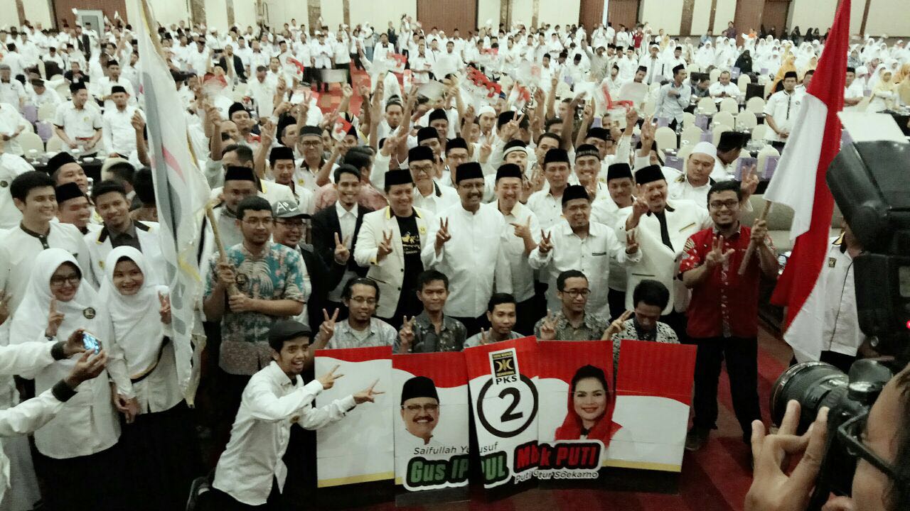 Gus ipul bersama 1000 Bacaleg PKS,  di Dyandra Gramedia Expo, Surabaya, Minggu, 4 Februari 2018.