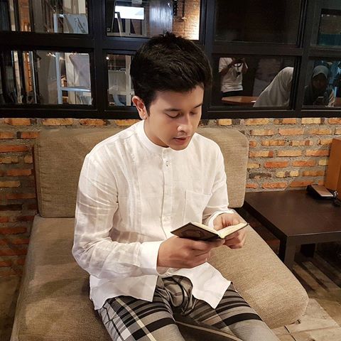 Hamas Syahid ketika sedang membaca Al-Qur'an.