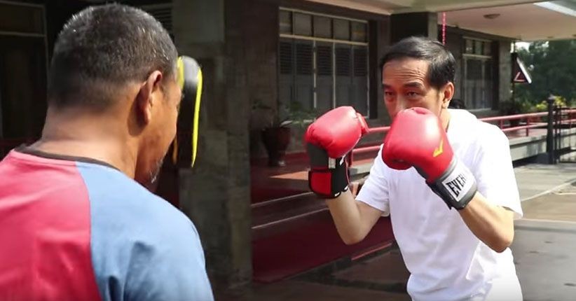 Tangkapan layar Presiden Joko Widodo berlatih tinju. (Foto; Youtube)