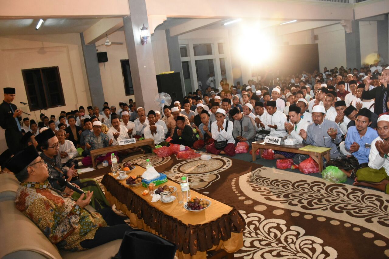 CERAMAH: Kiai Said Aqil saat memberikan taushiyah di Pondok Pesantren Nurul Cholil Bangkalan Madura. (foto: ngopibareng.id)