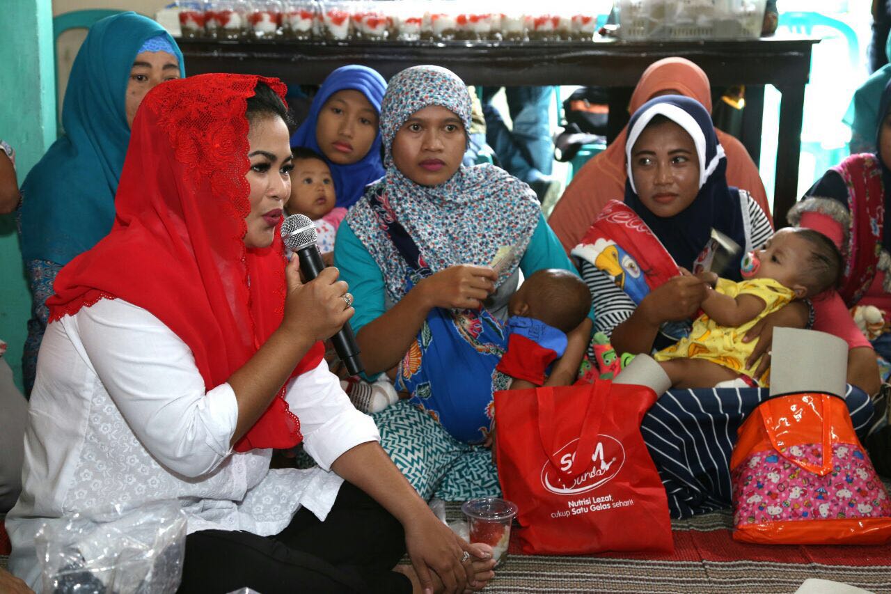 Puti saat bertemu kaum ibu-ibu rumah tangga di Posyandu Delta, Desa Ngabar, Jetis, Kabupaten Mojokerto, Selasa, 6 Maret 2018. (Foto: Istimewa)