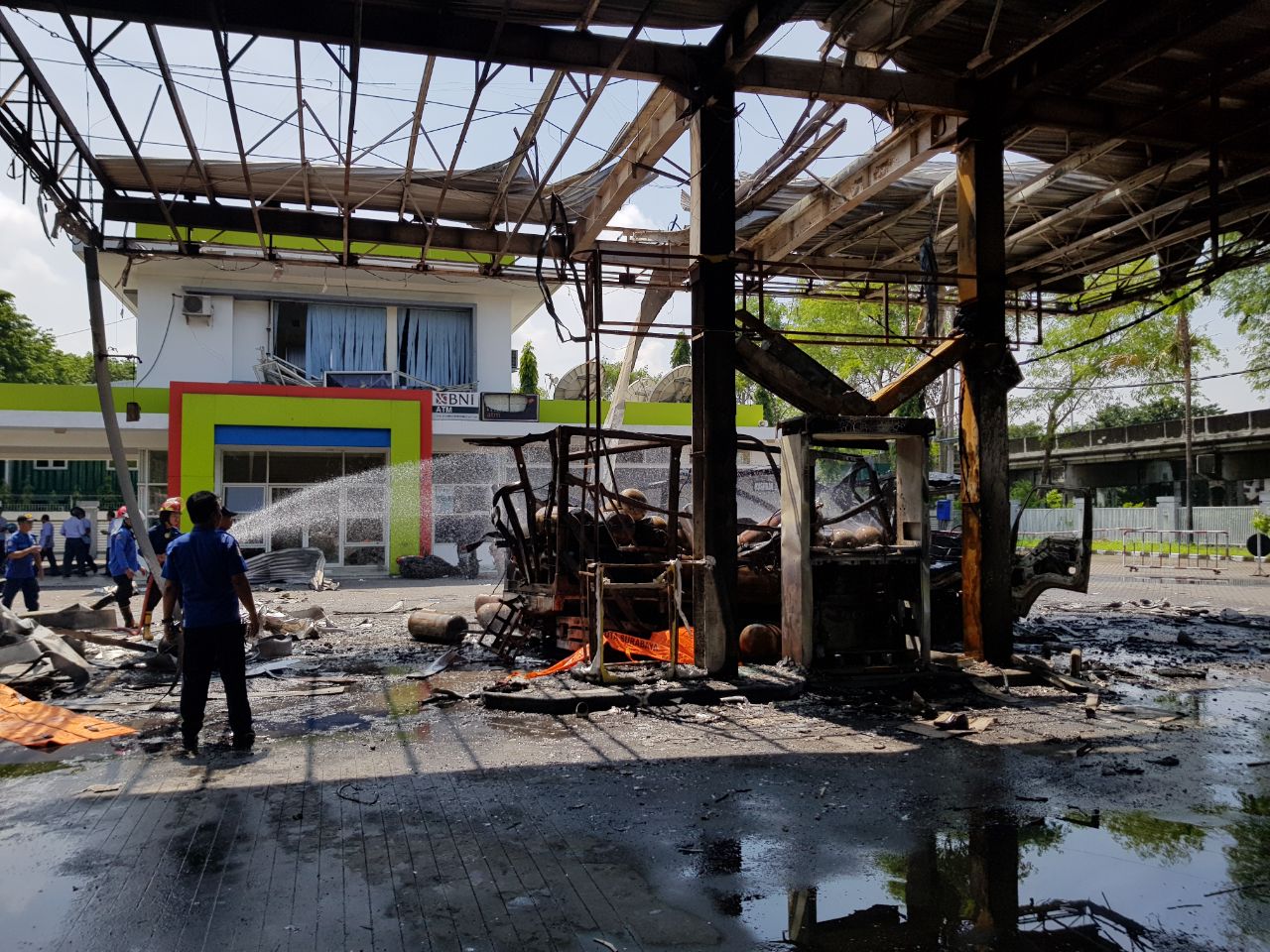 Kondisi SPBU Brebek usai terjadi kebakaran pagi tadi. (foto: frd/ngopibareng)