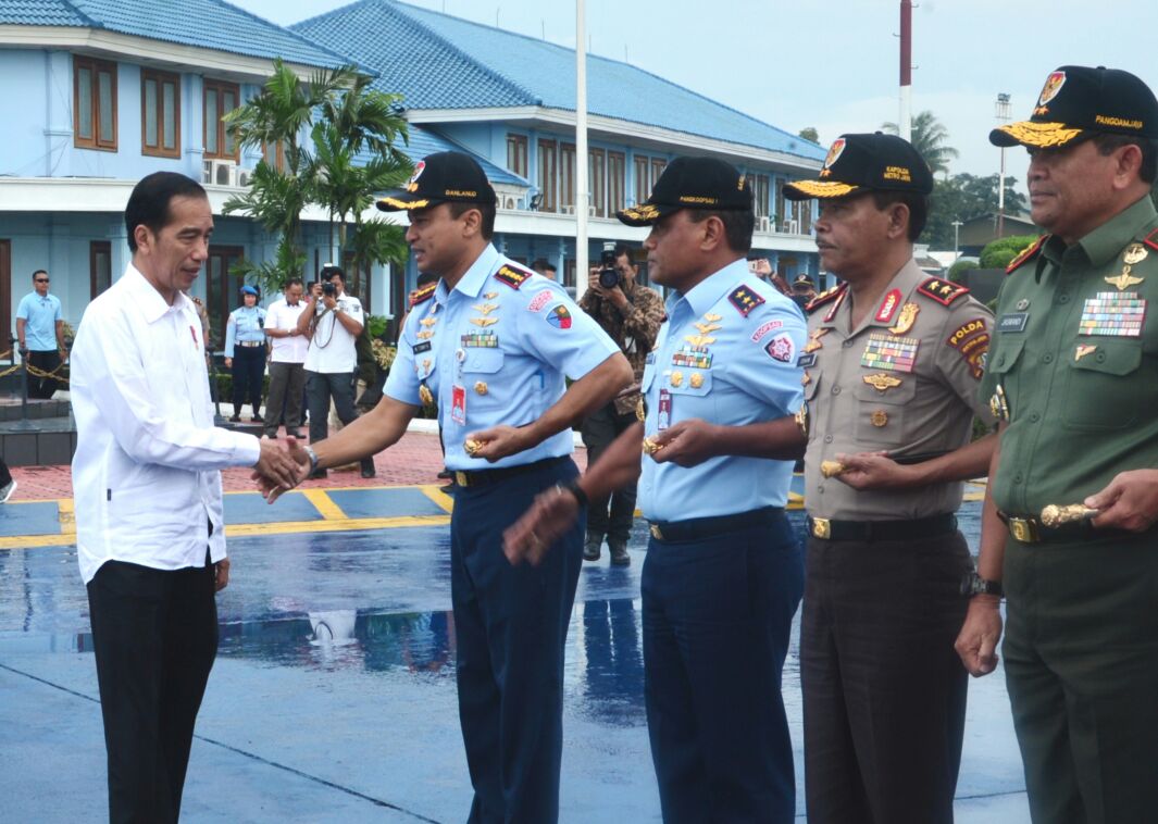 Presiden Joko Widodo didampingi Ibu Negara Iriana Joko Widodo pagi ini, Kamis, 8 Maret 2018, bertolak menuju Provinsi Jawa Timur, sekira pukul 08.20 WIB. (Foto: Biro Pers Setpres)