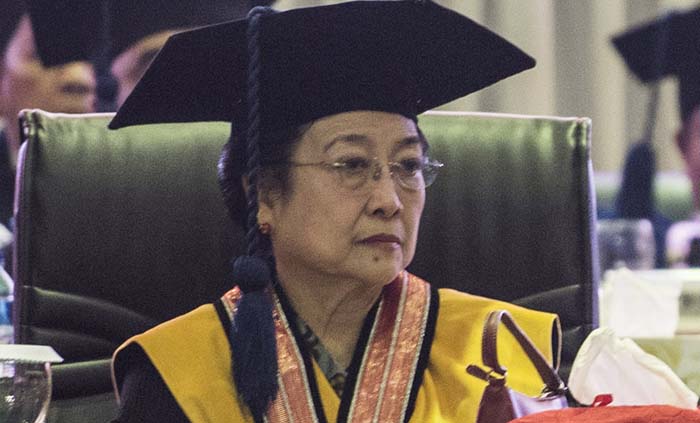  Presiden Kelima Megawati Soekarnoputri menghadiri Penganugerahan gelar Doktor Honoris Causa di kampus IPDN, Sumedang, Jawa Barat, Kamis 8 Maret 2018.  (foto: agung rajasa/antara)