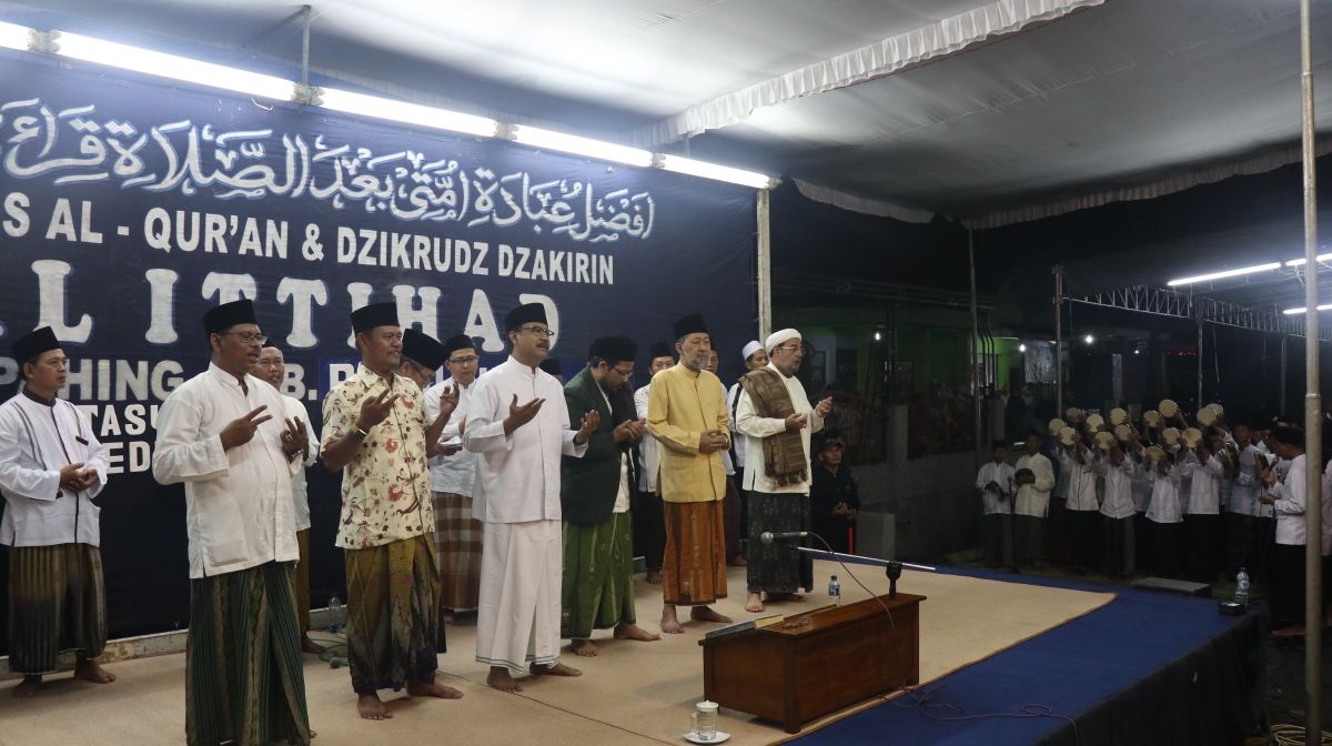 Gus Ipul saat menghadiri Majelis Al-Qur'an dan Dzikrudz Dzakirin Al-Ittihad di Depan Kantor Balai Desa Jerukpurut, Gempol Pasuruan, Kamis 8 Maret 2018 malam. (Foto: Istimewa)