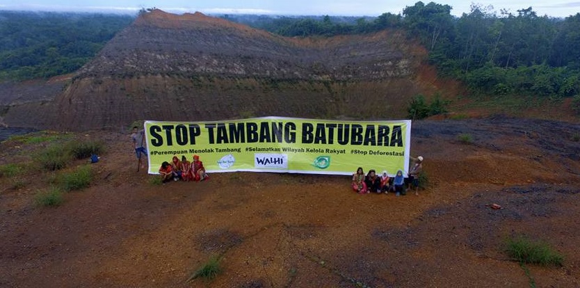 Aksi dan aktivitas Perempuan Bergerak Melawan Industri Ekstraktif Batubara telah dilakukan di berbagai wilayah yang saat ini menghadapi ancaman industri keruk yang rakus tanah dan air, dalam peringatan Hari Perempuan Internasional, Kamis, 8 Maret 2018. (Foto: Dok. Walhi)