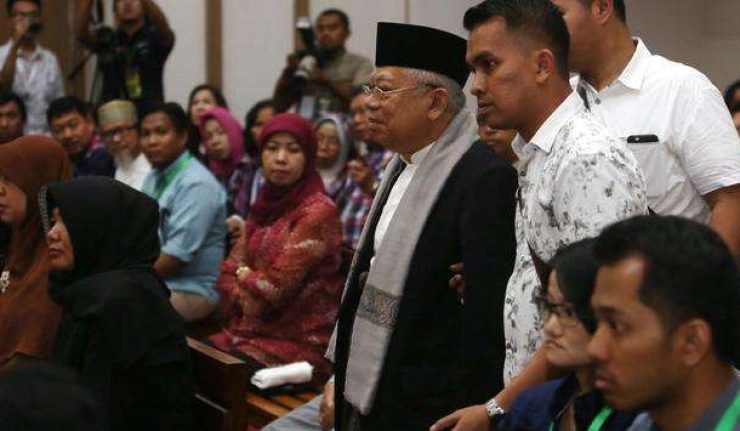 UMAT: KH Ma'ruf Amin di tengah-tengah umat Islam di Jakarta. (foto: ist)