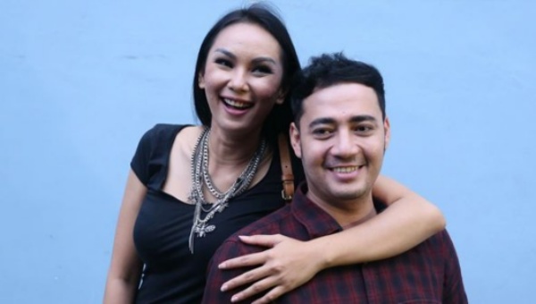 Kalina Oktarani dan suaminya, Hendrayan.