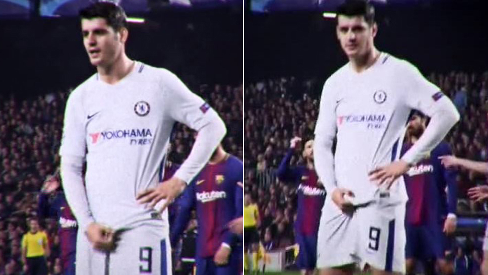 Morata tertangkap kamera melakukan gerakan tak senonoh dalam laga melawan Barcelona. foto:marca