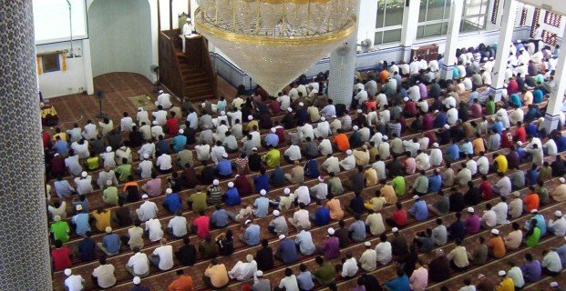 Batalkah wudlu jamaah yang tertidur dan sahkah shalat Jumatnya?