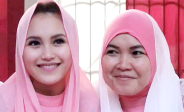 Ayu Ting Ting dan Umi Kalsum.