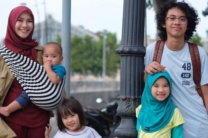 Zaskia Adya Mecca bersama keempat anaknya.