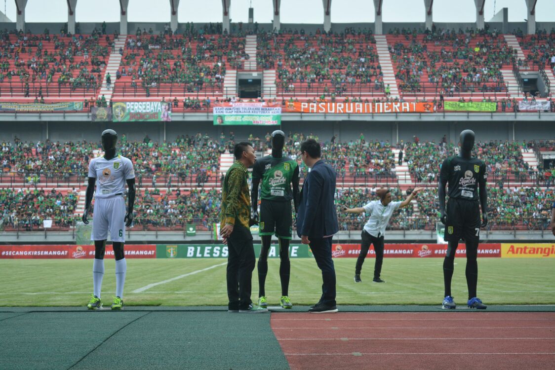 Peluncuran jersey terbaru Persebaya dengan sponsor utama Kapal Api. foto:hrs/ngopibareng.id