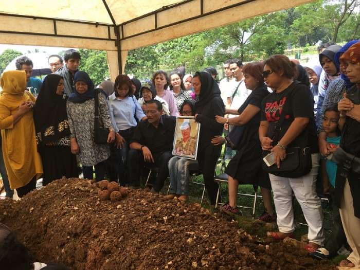 Prosesi pemakaman Chef Harada. 