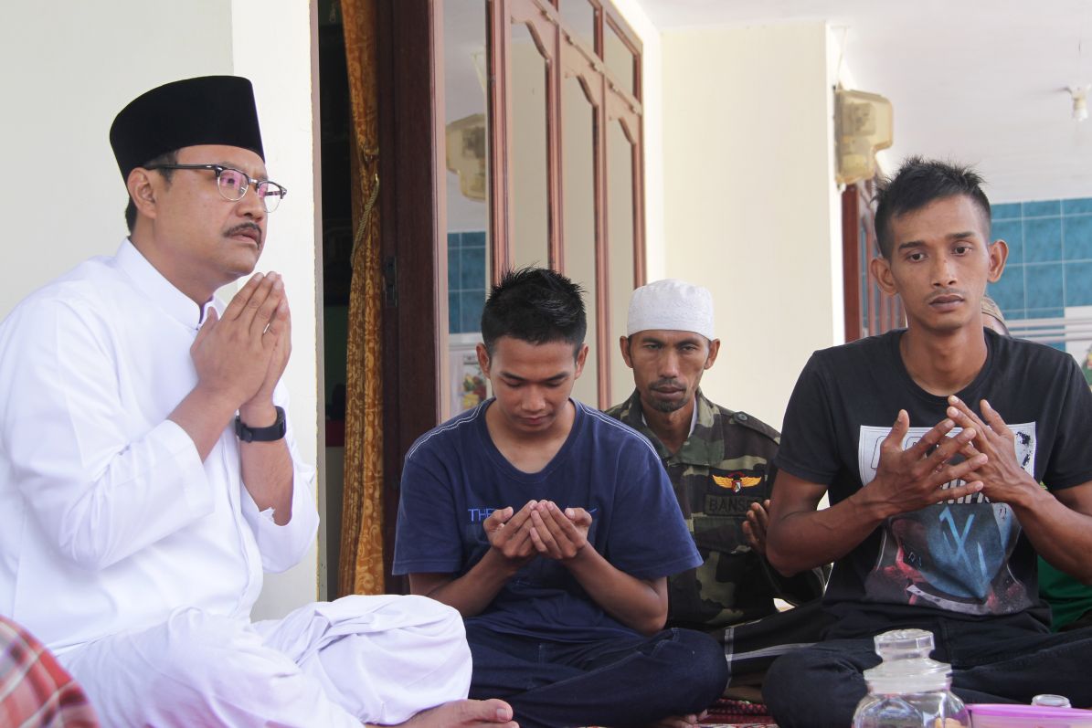 Gus Ipul Bacakan Tahlil di Kediaman TKI yang Dieksekusi Mati di Arab Saudi. (Foto: Istimewa)