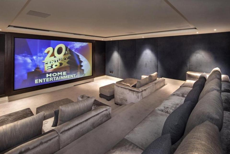 Mau nonton film, cukup dalam rumah.