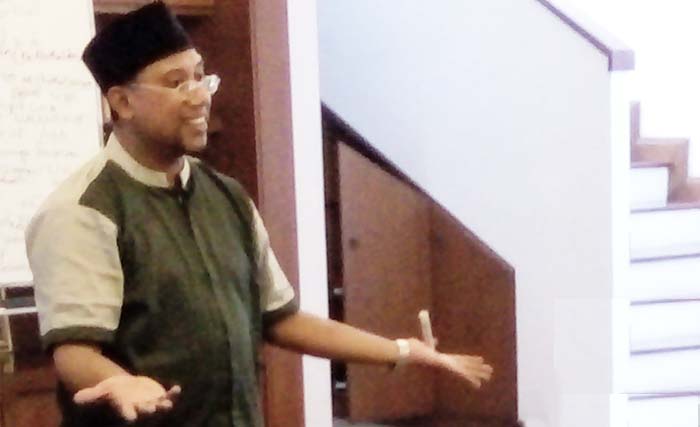 Christover Kainama saat memberi tausiyah pada para remaja di Kemang, Jakarta. (foto: anggie ps)