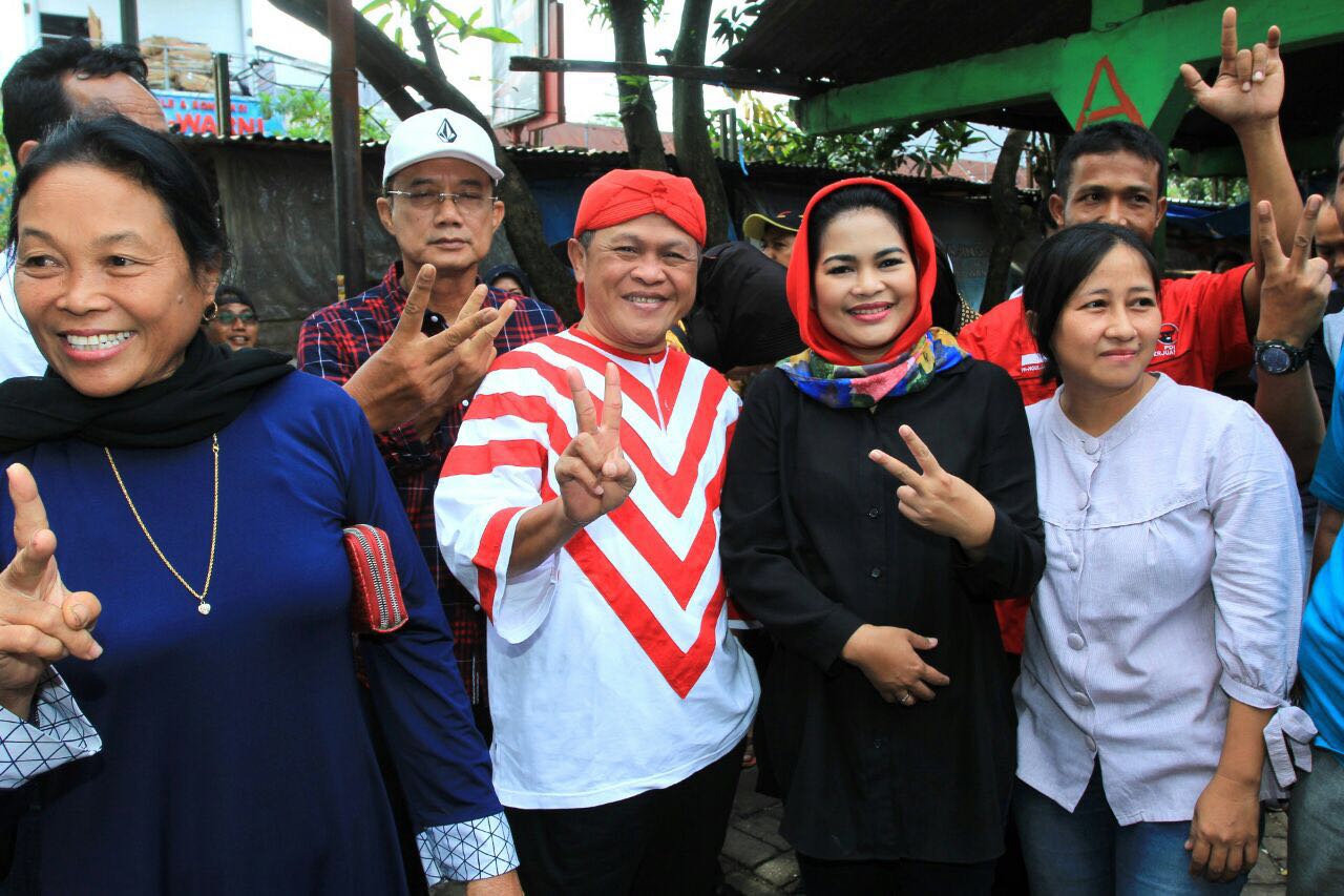 Puti Guntur bersama komedian Kirun saat kampanye di Bojonegoro. (Foto; Istimewa)