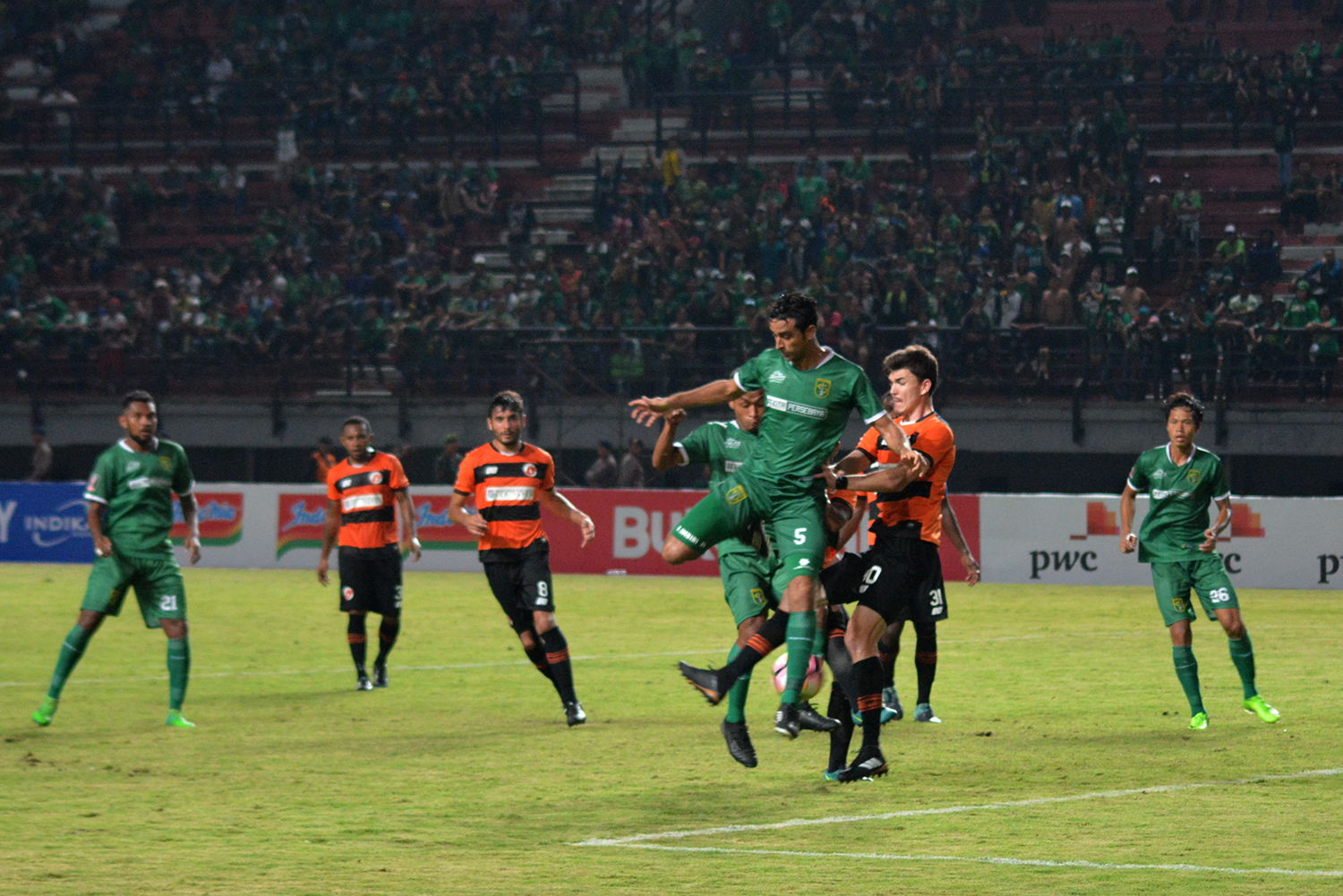 Pertemuan Persebaya vs Perseru Serui di Piala Presiden 2018 lalu. (foto: ngopibareng)