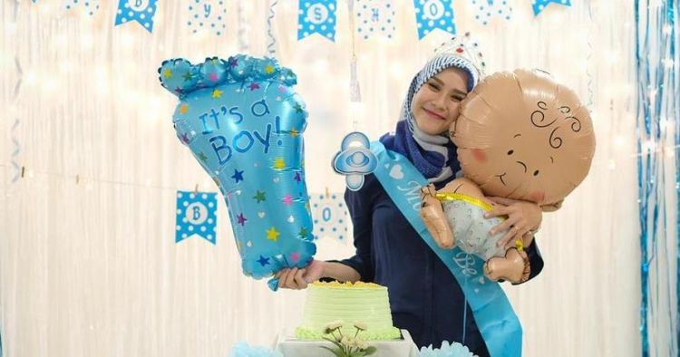 Zaskia Adya Mecca ketika medapat kejutan baby shower. (instagram)