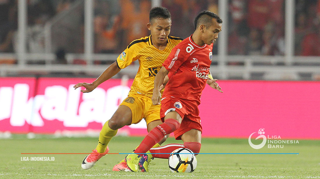 Duel Bhayangkara FC vs Persija. 